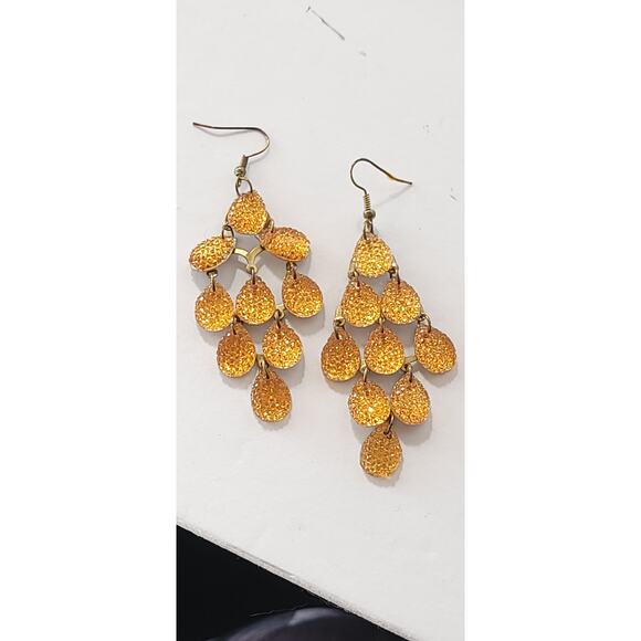 Vintage Golden Textured Drop Earrings - Picture 4 of 10